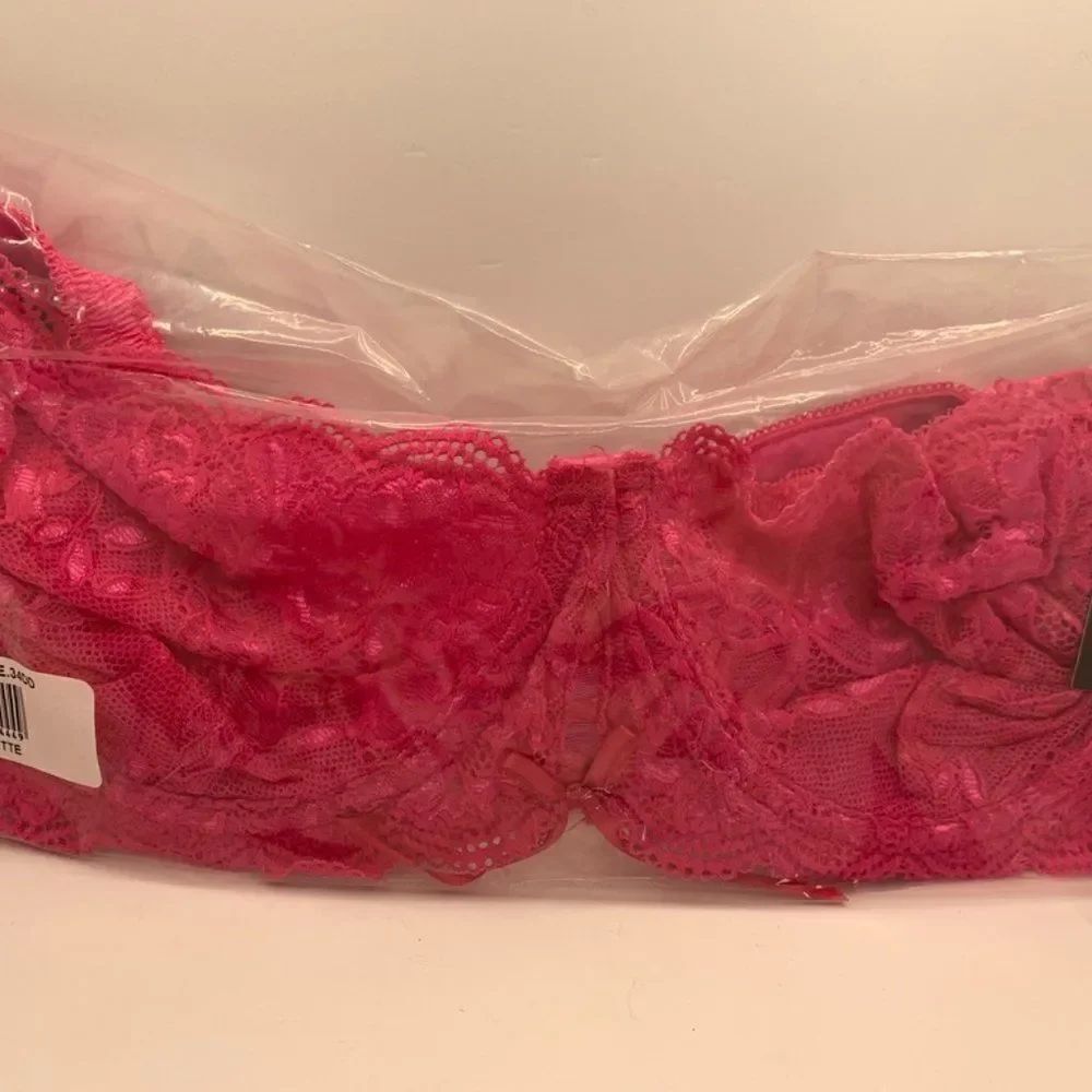 Frederick's of Hollywood Pink Lace Bra - Picture 3 of 8